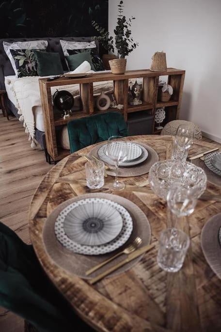 Cozy Dreams: Deluxe 2-Zimmer-Apartment -Kueche Nuremberg ภายนอก รูปภาพ