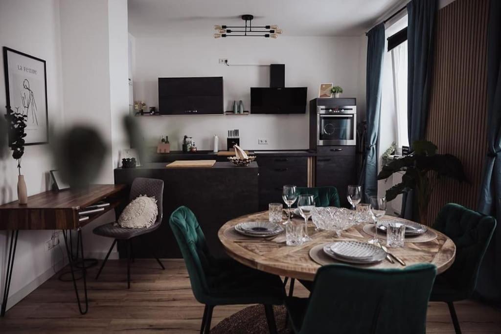 Cozy Dreams: Deluxe 2-Zimmer-Apartment -Kueche Nuremberg ภายนอก รูปภาพ